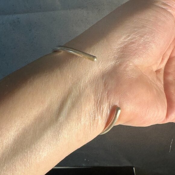 Genuine Untreated Natural Emerald Sterling Silver Bracelet Cuff 925 Handmade - Picture 10 of 10